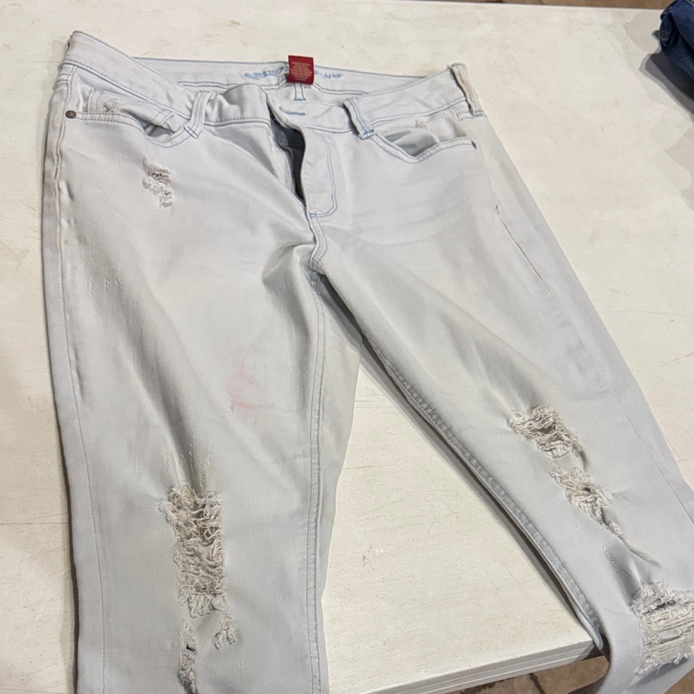 Arizona Jean Company Light Gray Distressed Skinny Jeans